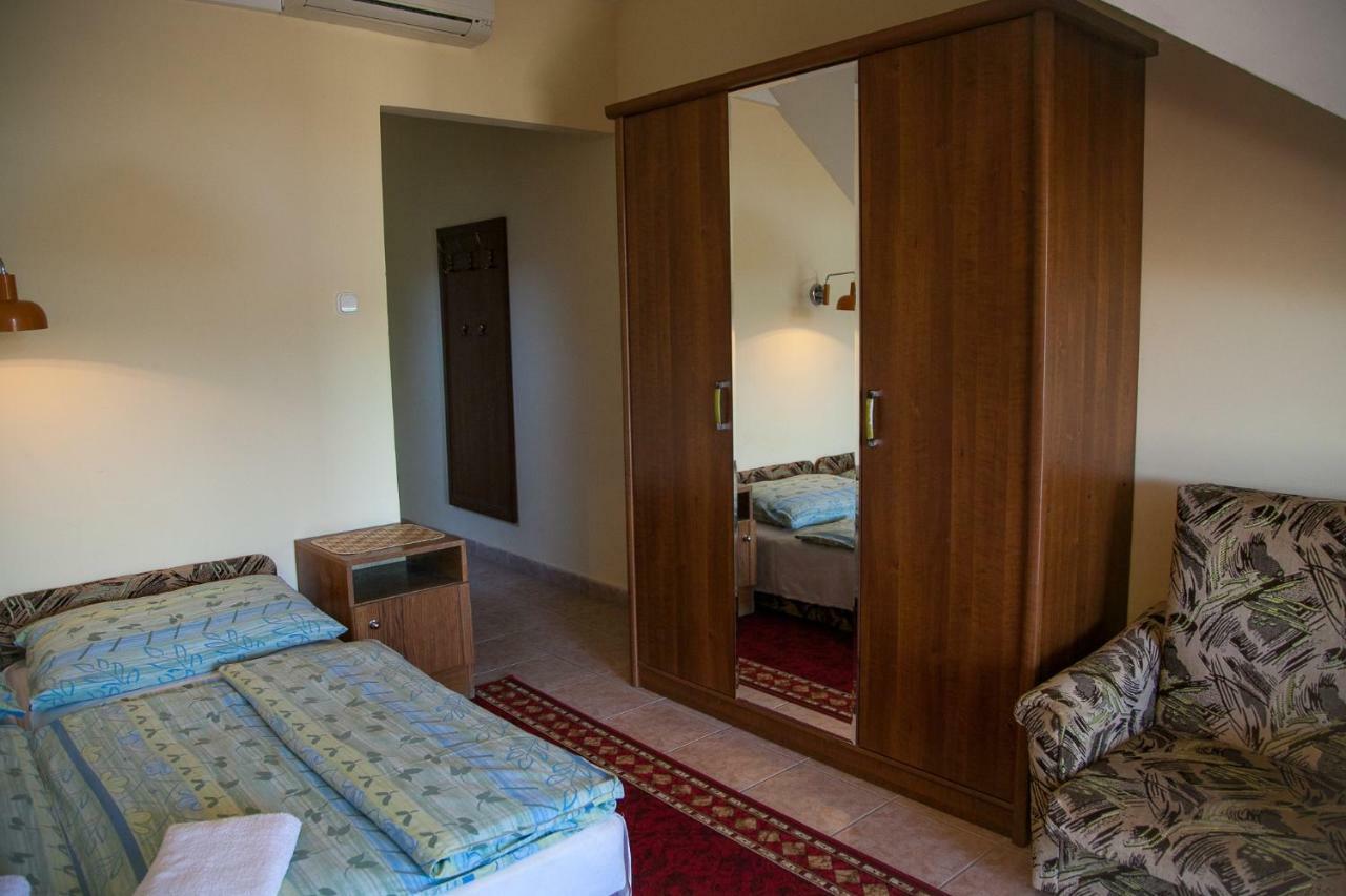 Izabella Panzio Bed & Breakfast Hajduszoboszlo Ngoại thất bức ảnh